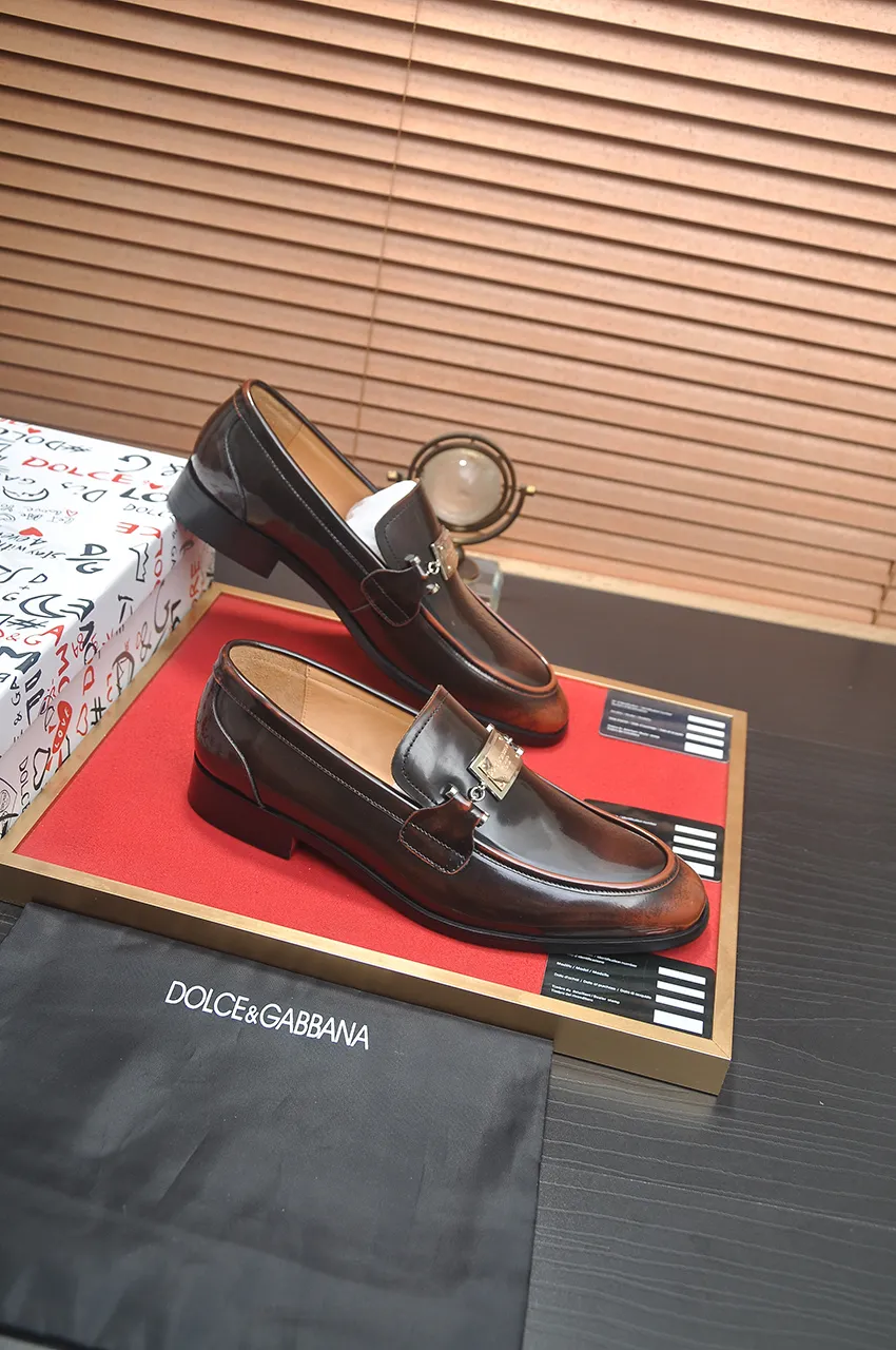 Men's men's shoes 💰500💶🌲 DG top 🔍🔍Men's new leather shoes 🚹 are on sale at the same time at the counter ⚠The uppers are imported cowhide from Italy, the entire imported cowhide lining, imported accessories 💪💪, completely 1⃣️ vs 1⃣️ replica 🇮 🇹💪💪, ⚠Sole: The original sole is specially provided by the original factory, the exclusive movable molded sole is super comfortable, ⚠The original factory follows the order, 🔍🔍high quality, you can enter and exit the counter at will, welcome to compare ⚠Size: 38-44 (45 customized)